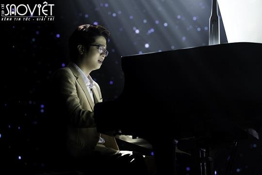 Bùi Anh Tuấn rưng rưng nước mắt hát về Tết buồn