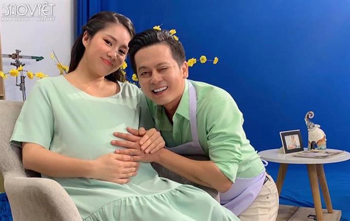 Dù mang bầu, Lê Phương vẫn đắt show quảng cáo