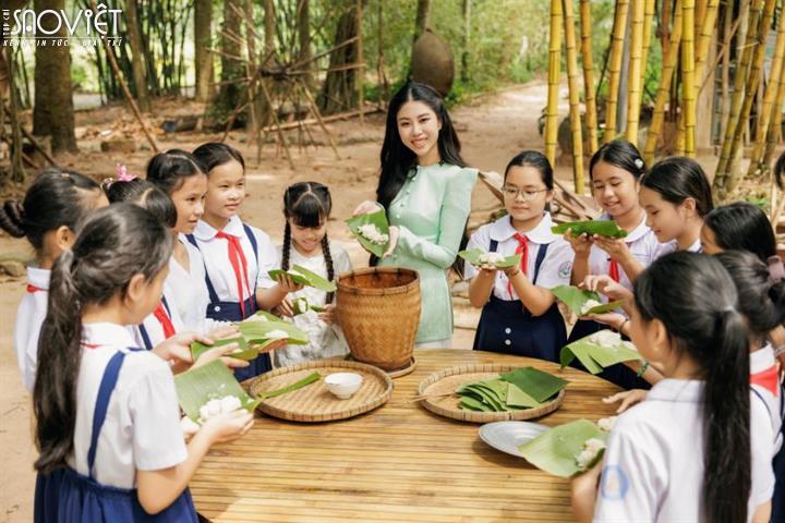 Hoa hậu Lan Anh giới thiệu khu du lịch sinh thái Làng tre Phú An tại Miss Earth