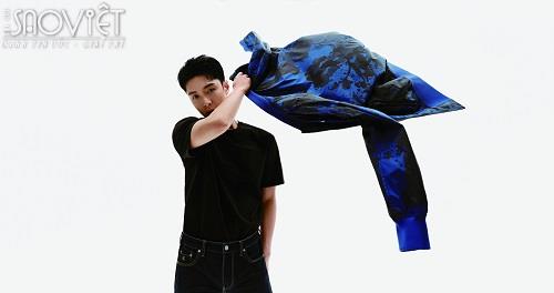 Hyun A và Lay Zhang mang sức nóng trong chiến dịch Xuân Hè 2021 của Calvin Klein