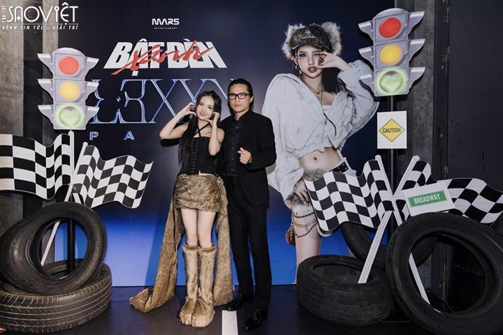 LEXXY được bố Tú Dưa hết mực yêu thương, chăm chút bước vào nghệ thuật