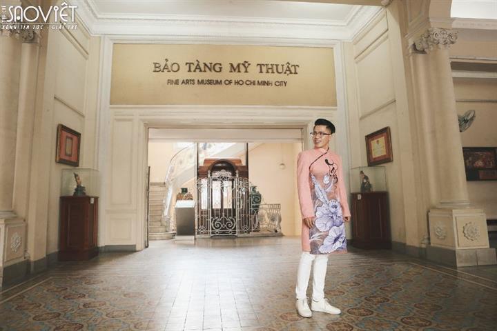 MC Quốc Bình chuẩn quý ông trong Áo dài Việt Hùng