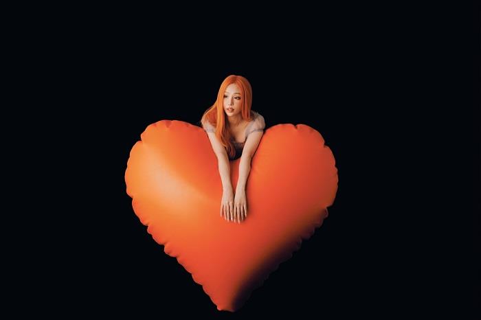 MIN tham gia hầu hết vào các khâu sản xuất cho album phòng thu thứ hai