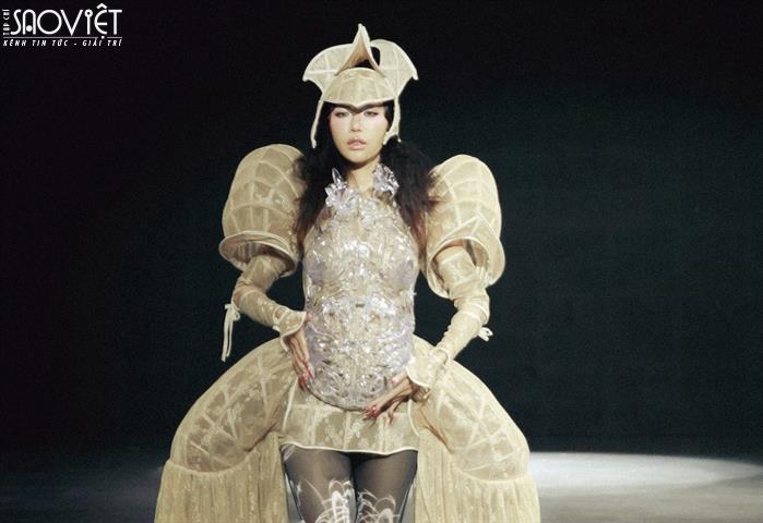 Minh Tú mở màn DEPA Fashion Show 2025 đầy tính biểu tượng