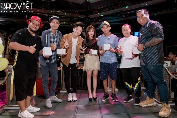 Ngô Kiến Huy gặp gỡ fan club ăn mừng thành tích của ca khúc mới