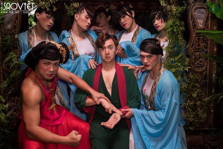 Ngô Kiến Huy tung ảnh hậu trường sau đại thắng của Truyền Thái Y