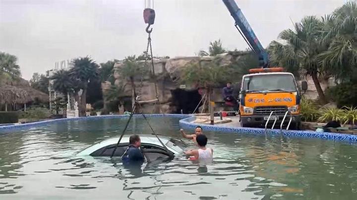 Nhà sản xuất ‘Đồi hành xác: Tà thuyết đen trở lại’ chi 35.000 USD dựng garage quay phim