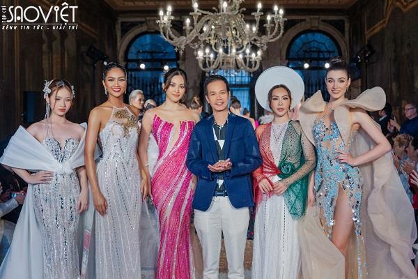 Thời trang và nhan sắc Việt được tôn vinh tại “thủ phủ tình yêu” châu Âu