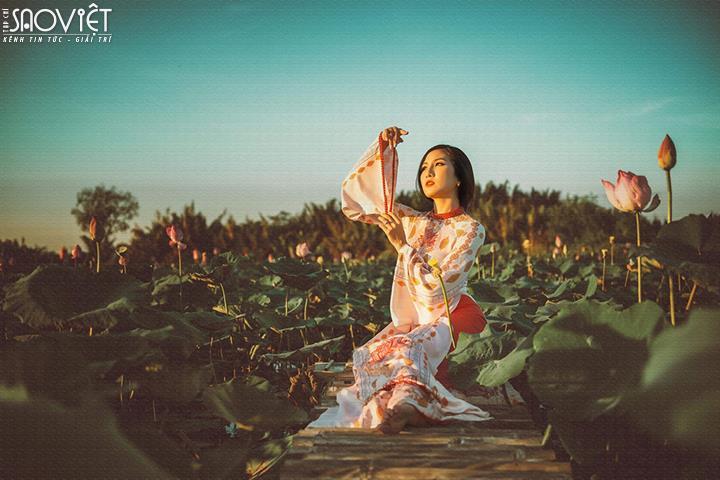 Thu Huyền lung linh khoe dáng trong BST “Đại sứ Áo dài Việt Nam”