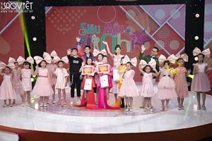 Á hậu Thuý An, đạo diễn Nguyễn Hưng Phúc bất ngờ trước những búp bê Barbie của Siêu mẫu nhí 