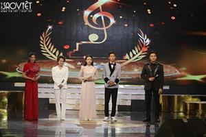 Giám khảo Vũ Thành Vinh khen Khánh Linh là “hoa hậu đi hát”