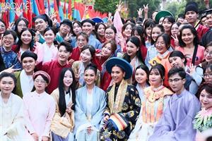 Hàng nghìn bạn trẻ mặc Việt phục, cùng nhảy flashmob trên nền Một Vòng Việt Nam