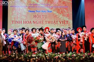 “Hoa đất Việt” của NTK Việt Hùng lộng lẫy trong đêm “Hội tụ tinh hoa nghệ thuật Việt”