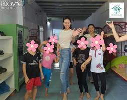 Hoa hậu Khánh Vân trở lại ngôi nhà OBV thăm các bé gái bị khai thác tình dục