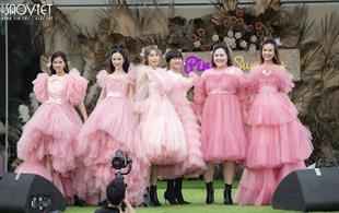 Hoàng Yến Chibi dắt tay Jun Vũ cùng catwalk