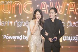 Lưu Hương Giang diện váy trong suốt hút hồn tại lễ trao giải âm nhạc