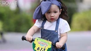 Mẫu nhí 2,5 tuổi “khuấy đảo” sàn diễn VJFW2019 khi trình diễn cùng xe đạp