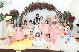 Mẫu nhí Starkids hoá thành nàng công chúa xinh đẹp trong thiết kế của Ruby Trần