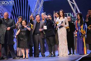 MC Thanh Thanh Huyền khoe chân dài 1m1 bên siêu mẫu Thanh Hằng