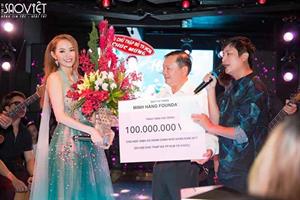 Minh Hằng hạnh phúc đón sinh nhật cùng fan và bạn bè