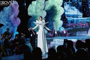 Minh Tú diện thiết kế độc đáo của NTK Ivan Trần tại Lễ hội Áo dài 2025