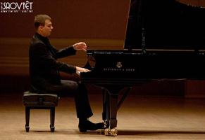 Nghệ sĩ Adam Gyorgy đến Việt Nam “truyền lửa” cho những bạn trẻ đam mê Piano