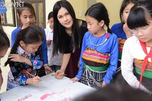 Phúc Anh “vỡ òa” khi trở về quê hương, thăm trường xưa