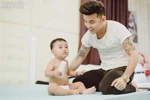 “Tan chảy” trước khoảnh khắc đáng yêu của bố con Ưng Hoàng Phúc