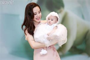 Vy Oanh 2 ngày 2 sự kiện giữ vững phong độ quyến rũ tuyệt đối