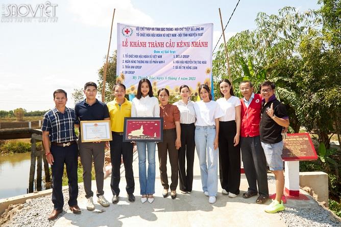 Top 3 Hoa hậu Hoàn vũ Việt Nam tham dự khánh thành cây cầu mới cho bà con