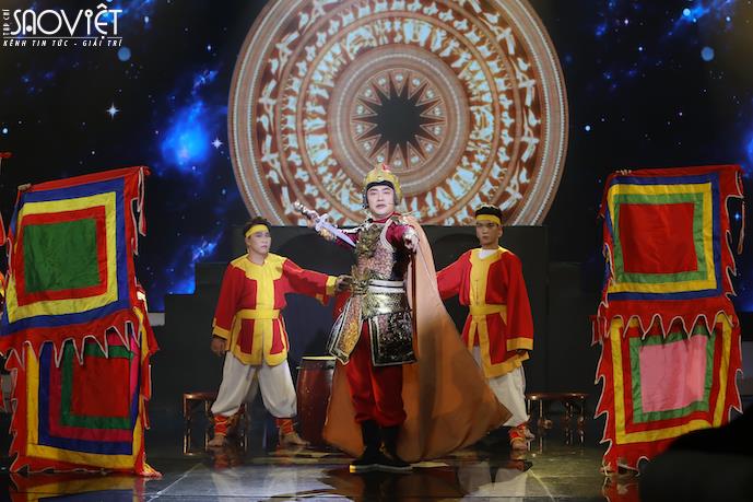 Trận đấu của 3 người đàn ông tại Chung kết xếp hạng Tình Bolero 2022