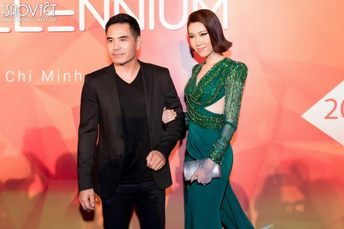 Từng không dám gặp nhau, Thúy Ngân lại nắm chặt tay Trung Dũng thế này!