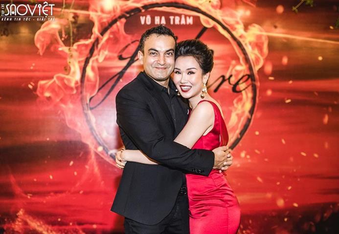 Võ Hạ Trâm và ông xã người Ấn Độ tình tứ trong buổi ra mắt ca khúc mới