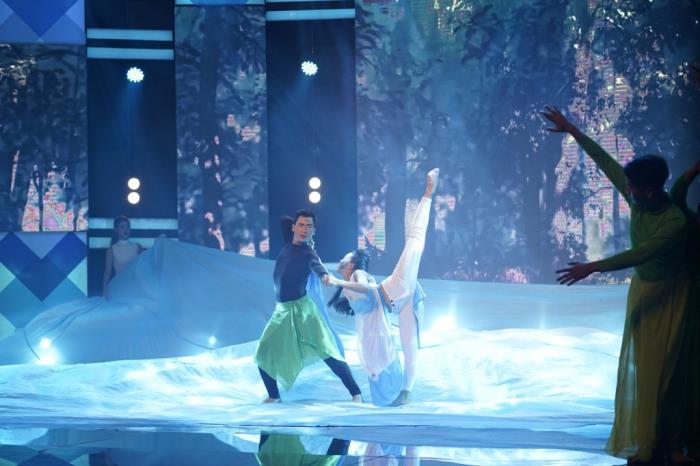 100 giay ruc ro khan gia het hon vi thi sinh bi tai nan khi dang du day