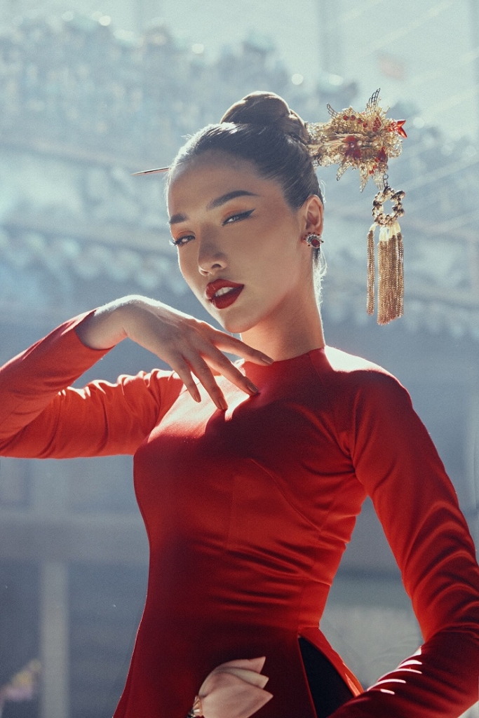 a hau khanh phuong dep kieu ky trong bo anh don tet