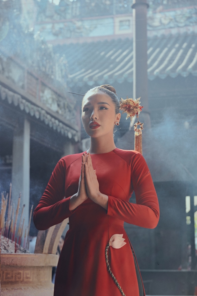 a hau khanh phuong dep kieu ky trong bo anh don tet