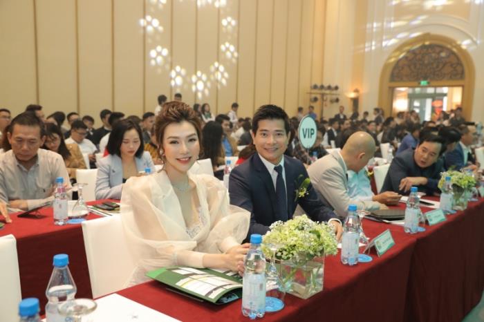 Ã hoÃ&nbsp;ng Golf Queen Háº£i Anh sang trá»ng quyáº¿n rÅ© táº¡i sá»± kiá»n má»i