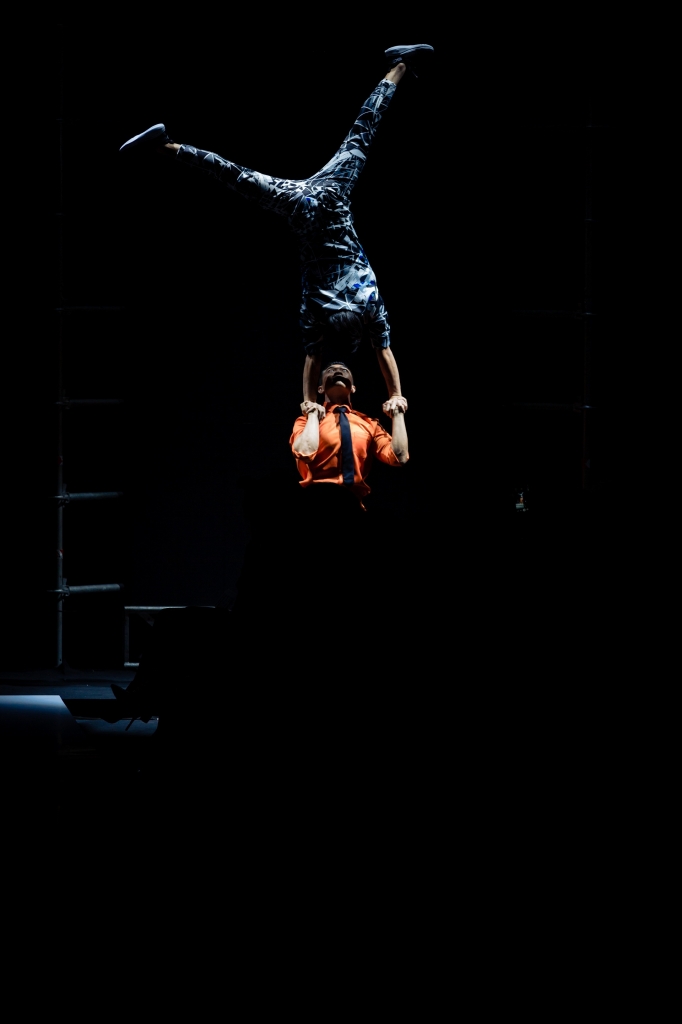 Anh em 'Hoàng tử xiếc' Quốc Cơ - Quốc Nghiệp làm vedette cho bộ sưu tập 'Future men' anh em hoang tu xiec quoc co quoc nghiep lam vedette cho bo suu tap future men