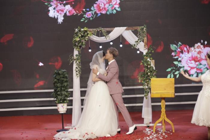 ky tai lo dien thanh bach moi ao thuat gia nguyen duc nha dan dung dam cuoi lan thu 25 cua minh