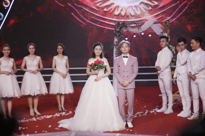 ky tai lo dien thanh bach moi ao thuat gia nguyen duc nha dan dung dam cuoi lan thu 25 cua minh