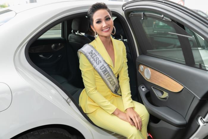 ba con dong bao e de tien hoa hau hhen nie len duong chinh chien ngoi vi cao nhat tai miss universe 2018