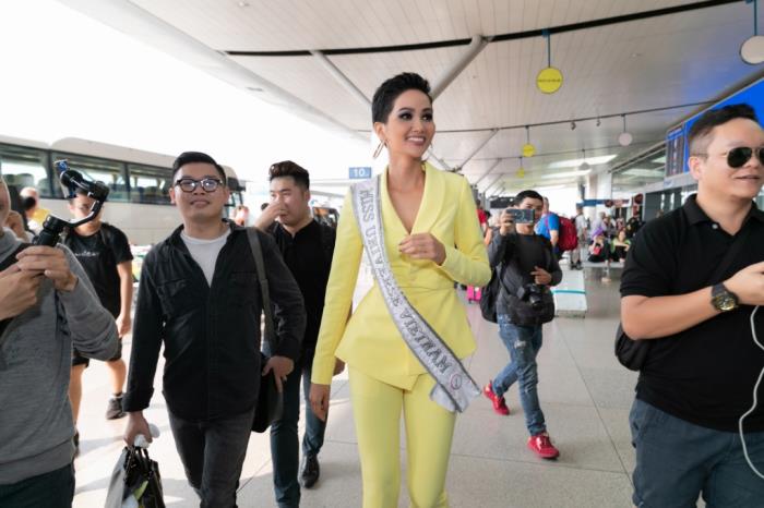 ba con dong bao e de tien hoa hau hhen nie len duong chinh chien ngoi vi cao nhat tai miss universe 2018