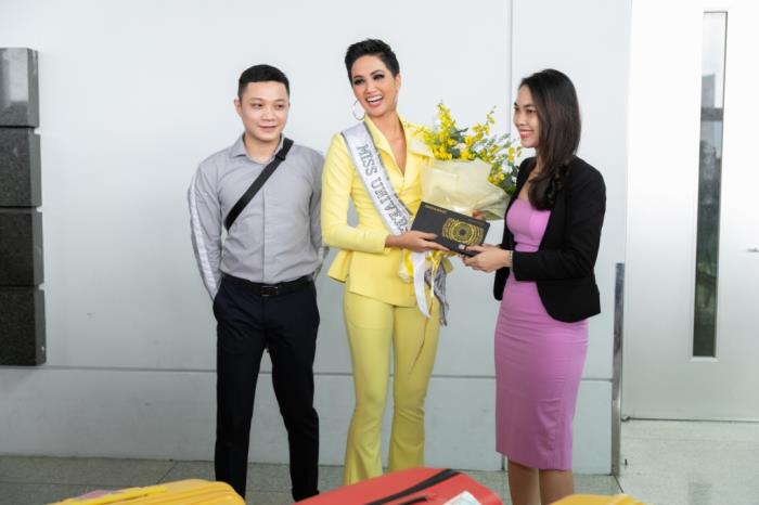 ba con dong bao e de tien hoa hau hhen nie len duong chinh chien ngoi vi cao nhat tai miss universe 2018