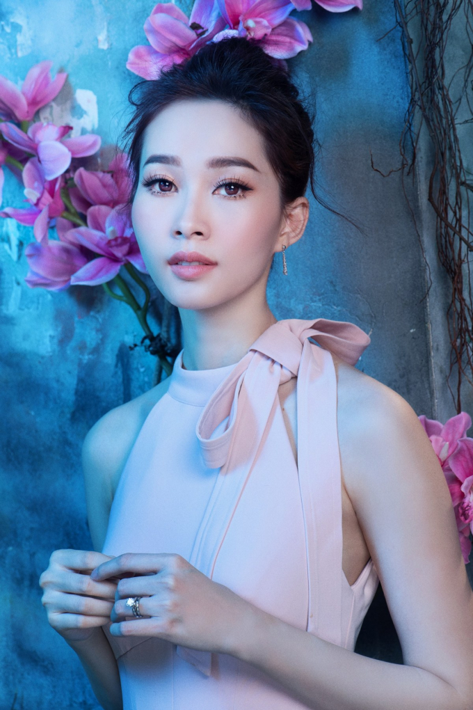 Đặng Thu Thảo cùng dàn người đẹp ngời ngời khí chất với thời trang Xuân Hè