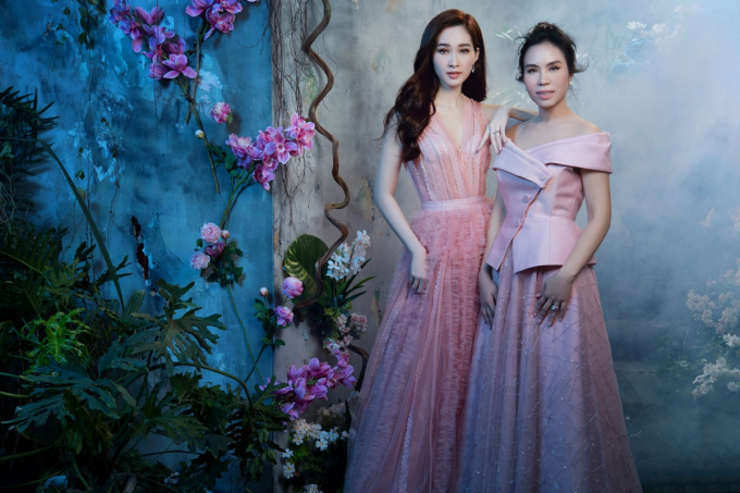 Gam màu hồng trở thành gam màu đầy quyền năng, gam màu đánh thức vẻ đẹp của người phụ nữ. Và nét đẹp đó càng được thể hiện rõ nét trong BST 