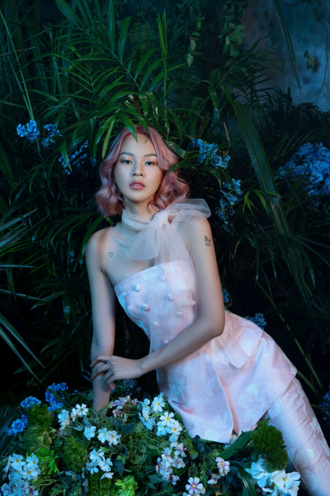 Đặng Thu Thảo cùng dàn người đẹp ngời ngời khí chất với thời trang Xuân Hè