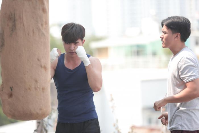 dao dien bui tan hao mao hiem voi series cu dam thep