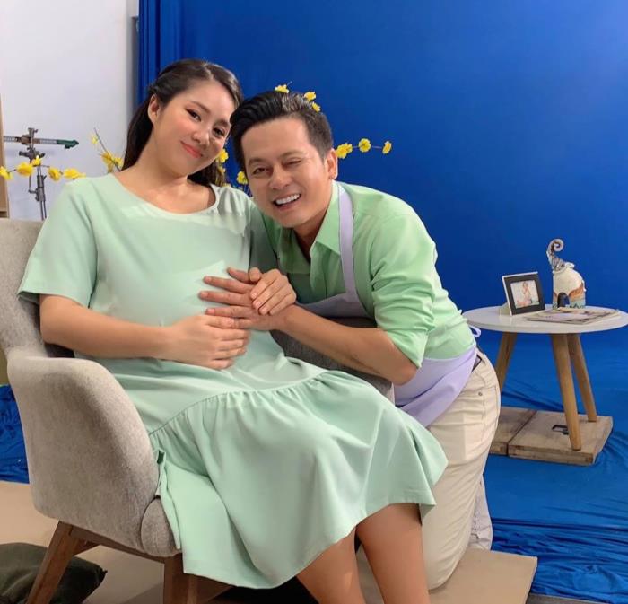 Dù mang bầu, Lê Phương vẫn đắt show quảng cáo du mang bau le phuong van dat show quang cao