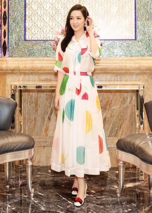 Jennifer Phạm – Giáng My: 'Kẻ tám lạng, người nửa cân' khi mặc chung thiết kế