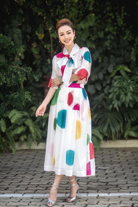 Jennifer Phạm – Giáng My: 'Kẻ tám lạng, người nửa cân' khi mặc chung thiết kế